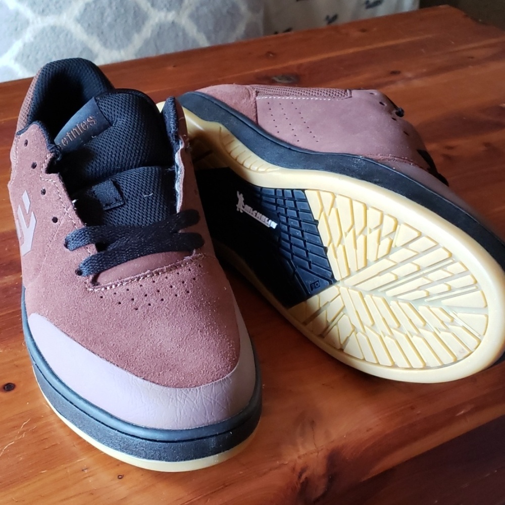 New in Box - Etnies Marana Brown/Black (9.5)